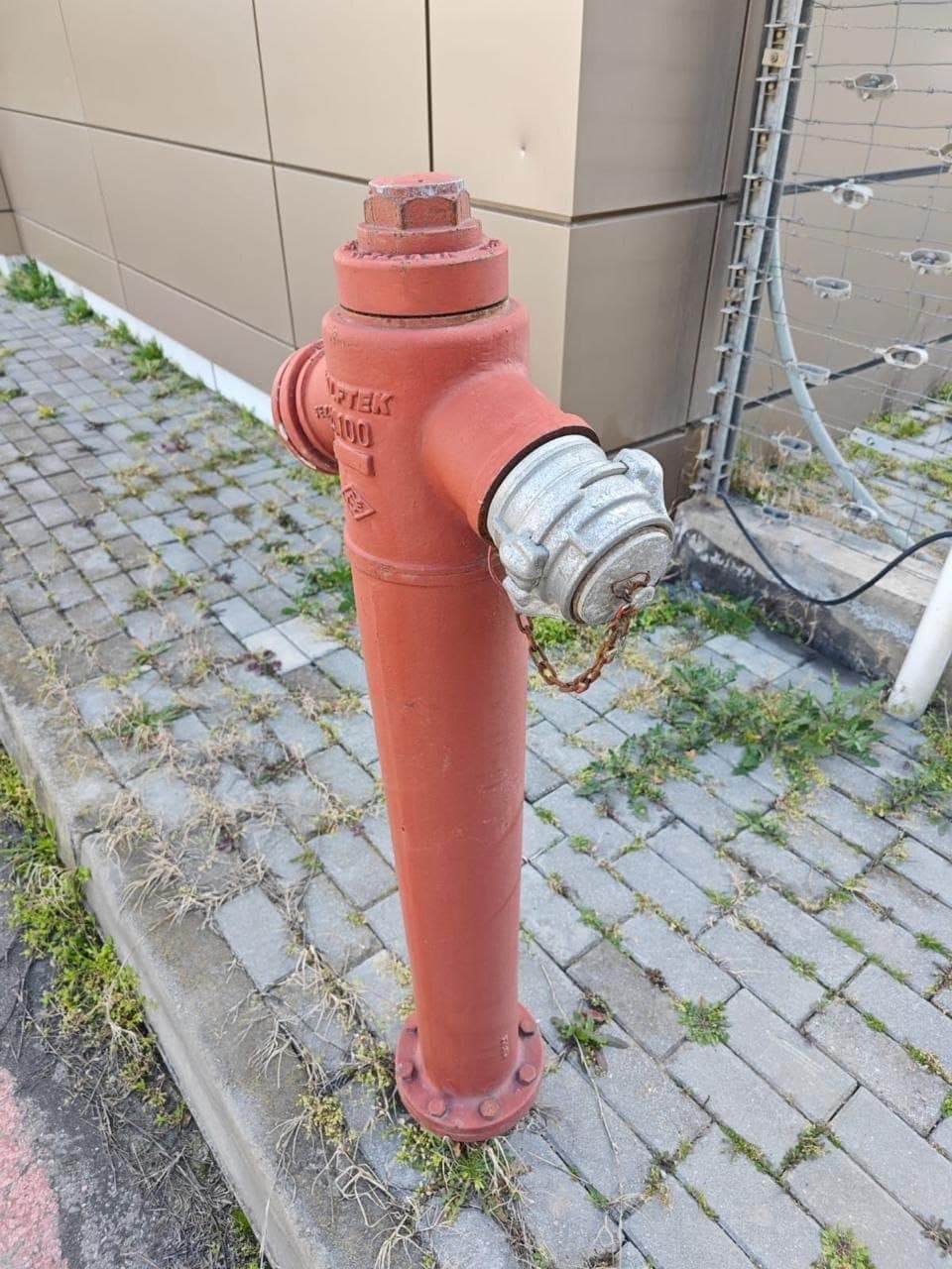 Bakıda quraşdırılmış çöl yanğın hidrantı